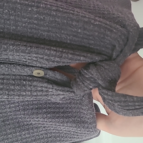 ✨️FINAL PRICE✨️Long sleeved Front Tie Top - Picture 5 of 8